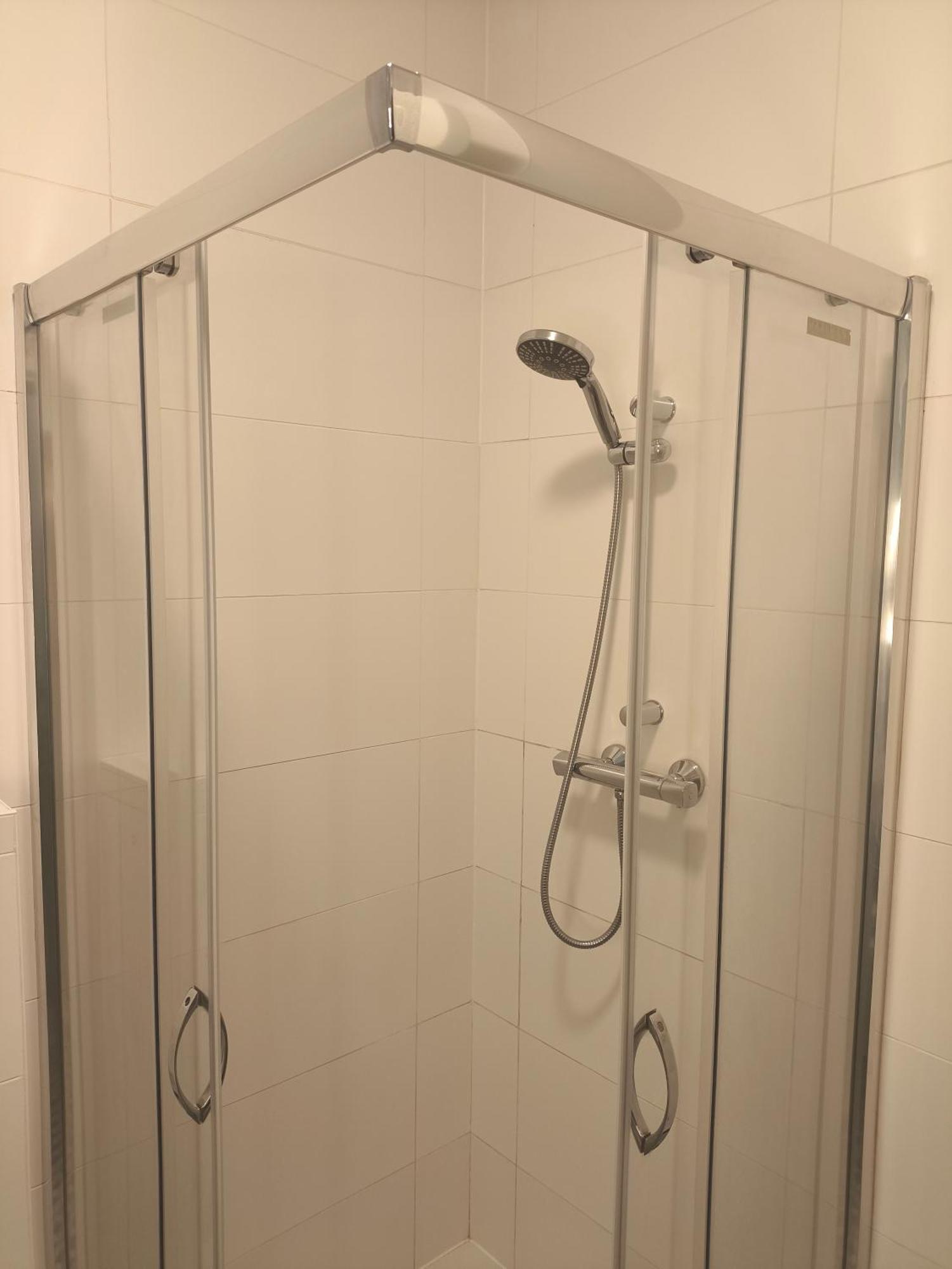 Blue Wave - Free Parking * Den Haag