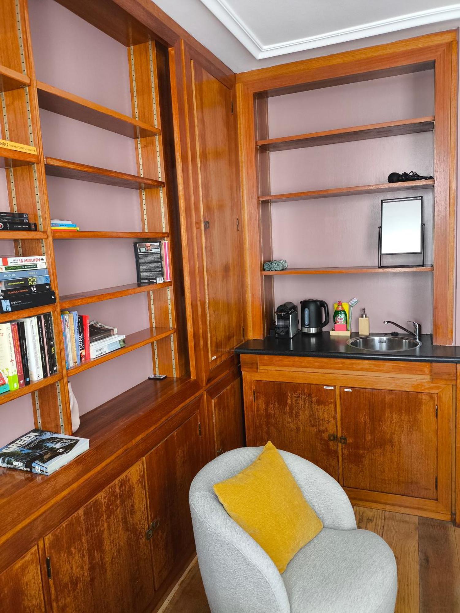 Blue Wave - Free Parking * Den Haag